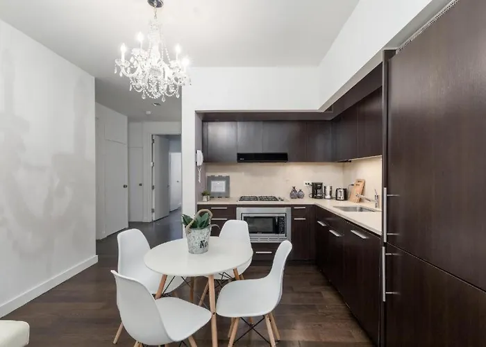 Luxury 5 Bedroom 2 Bath Apartment In Nyc!
